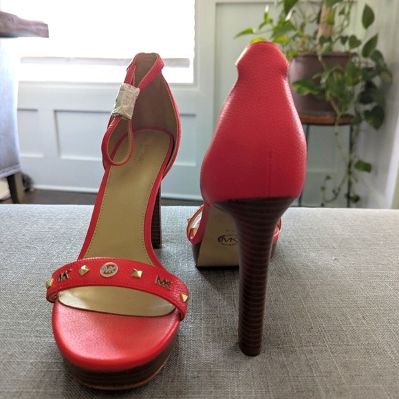 Michael Kors Margot Platform Tumbled Faux Leather Size 8.5 M - Picture 6 of 7